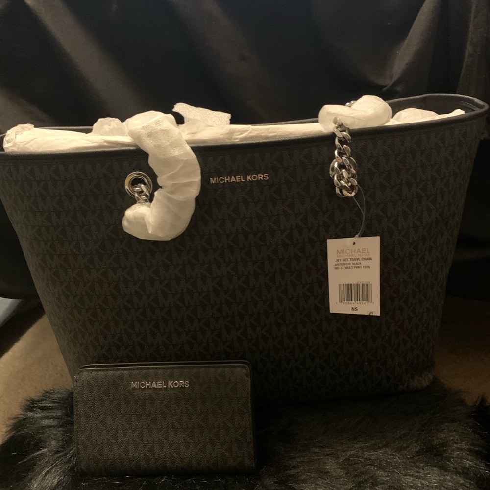 New Michael Kors Jet Set Travel & matching wallet